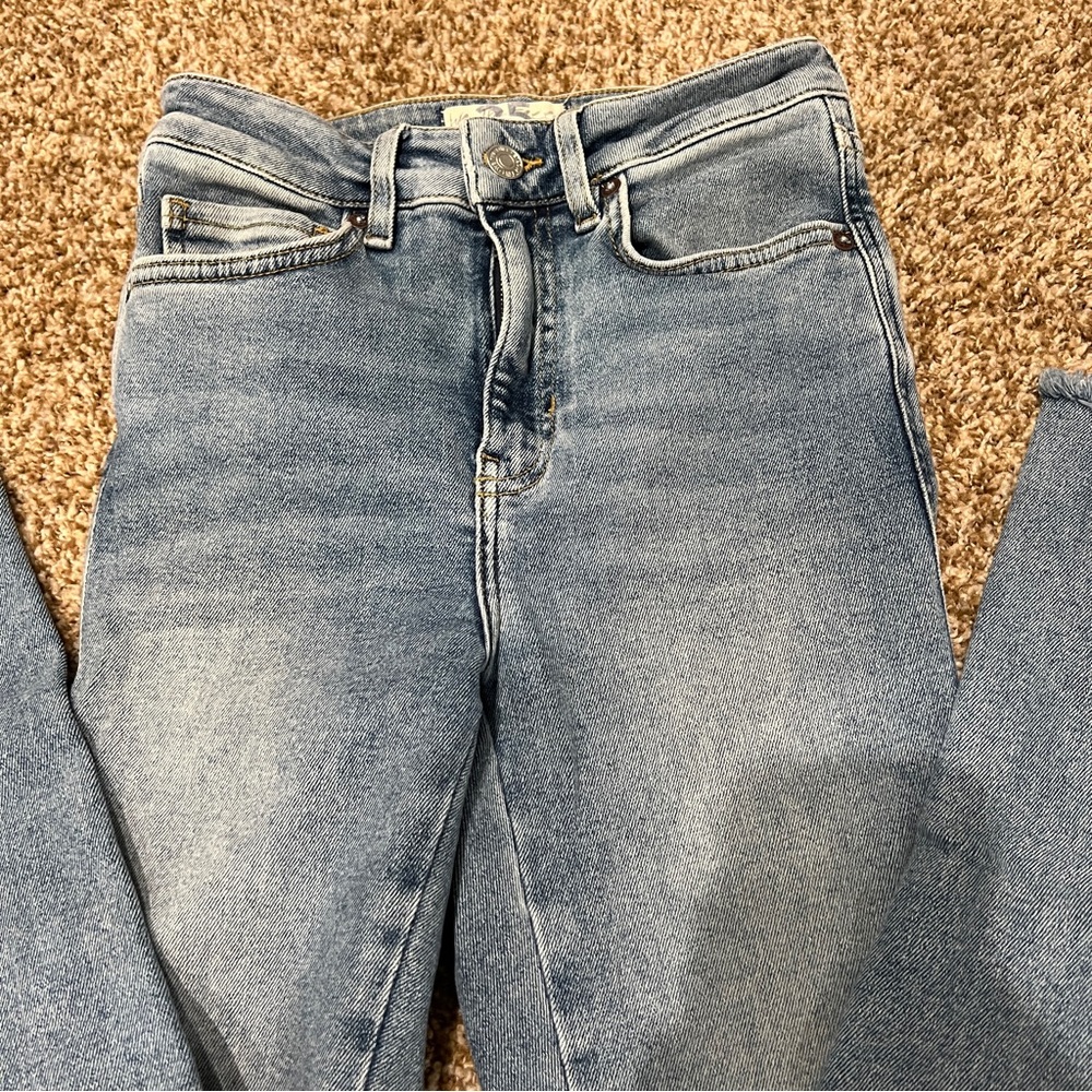 Women’s Free People skinny jeans. Size 24.